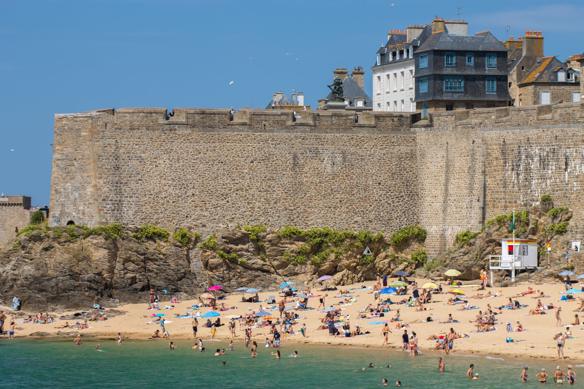 Vacances en bord de mer en famille